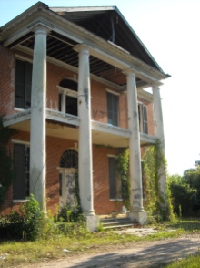 "Abandoned Mansion in Natchez" by C-Ali (Flickr)