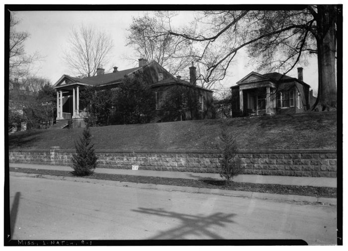 WEST ELEVATION - The Manse, Rankin Street, Natchez, Adams County, MS. Ralph Clynne, Photographer, March 29, 1934.