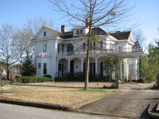 Roy-Watkins House (Greenleaves), 209 W. Washington St., Aberdeen, MS - Front and Side Facades; March 11, 2010; W. White, photographer