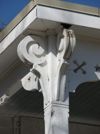 I. Y. Johnson House, 108 W. Canal St., Aberdeen, MS - Front Porch Column Capital Detail; March 11, 2010; W. White, photographer