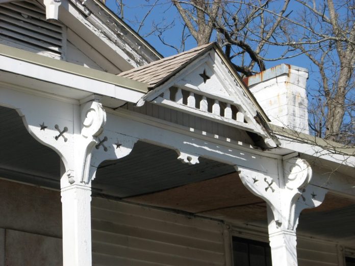 I. Y. Johnson House, 108 W. Canal St., Aberdeen, MS - Front Porch Gable; March 11, 2010; W. White, photographer